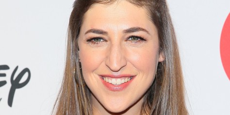 BEVERLY HILLS, CA - OCTOBER 18: Mayim Bialik attends the 9th Annual GLSEN Respect Awards held at Beverly Hills Hotel on October 18, 2013 in Beverly Hills, California. (Photo by JB Lacroix/WireImage)